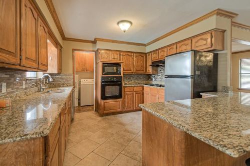 501 Center St, Whitewright TX 75491-2804 exterior