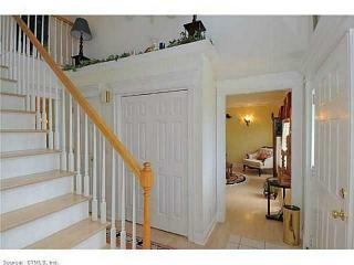 25 Lorenz Dr, Waterbury, CT 06716-2054