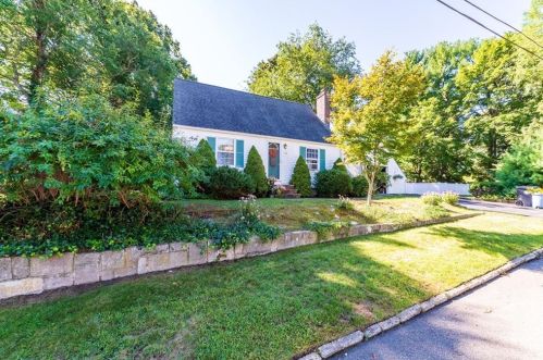 128 Greylawn Ave, Warwick RI  02889-3035 exterior