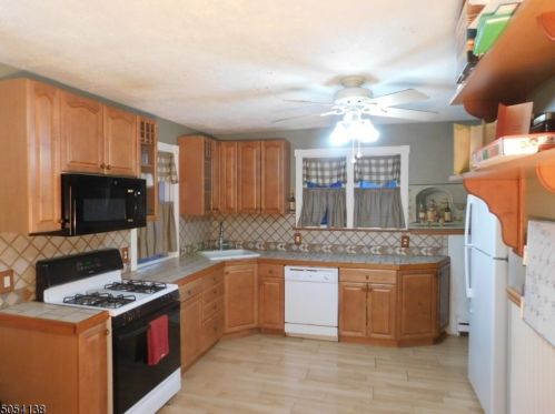 12 Pine Blvd, Cedar Knolls, NJ 07927-1213