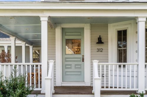 312 Wallis Rd, Rye, NH 03870-2240