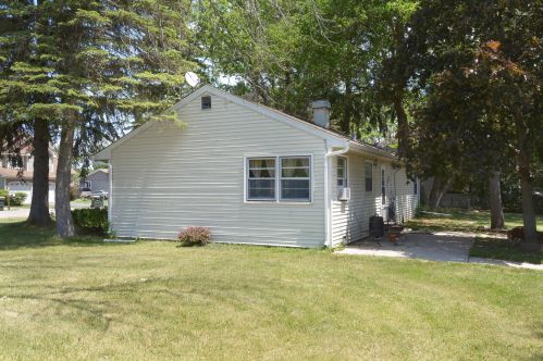 440 Linden Ln, Antioch, IL 60002-1645