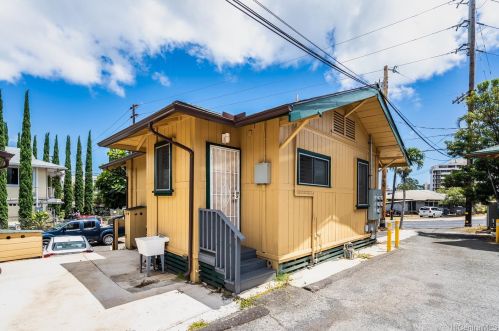 2816 Waialae Ave, Honolulu HI  96816-1510 exterior