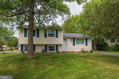 701 Morningside Ct, Herndon, VA 20170-4108