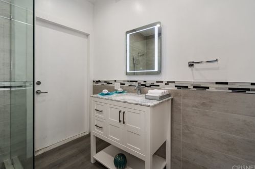 1652 Gladys Dr, Glendale CA  91206-1616 exterior