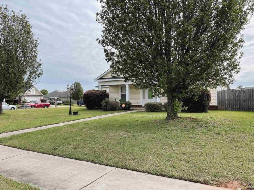 402 Latham Dr, Warner Robins, GA 31088-2129