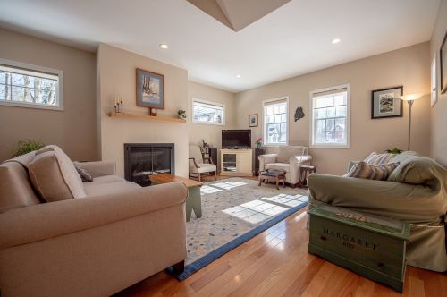 22 Exeter Pl, Laconia, NH 03246-2058