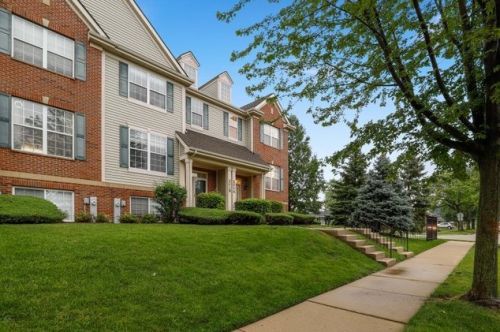201 Louis St, Mount Prospect, IL 60056-2576
