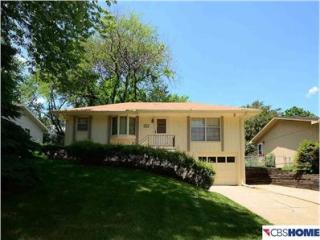 8210 Wildewood Dr, Omaha, NE 68127-4247