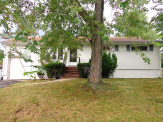 10 White Beeches Dr, Dumont, NJ 07628-1408