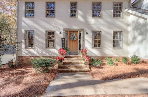 5081 Stones Crossing Dr, Lilburn, GA 30047-5727