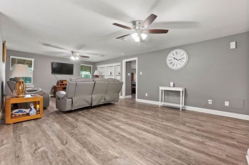 333 Woolridge Dr, Conroe TX  77301-6230 exterior