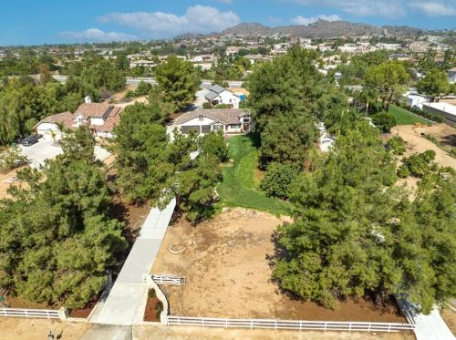 17368 Owl Tree Rd, Riverside CA  92504-9529 exterior