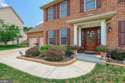 25 Pine Creek Dr, Carlisle, PA 17013-9667