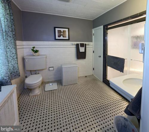 25 Roosevelt Blvd, Lancaster PA  17601-4039 exterior