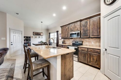 209 3 St, Valley View TX 76272-5403 exterior