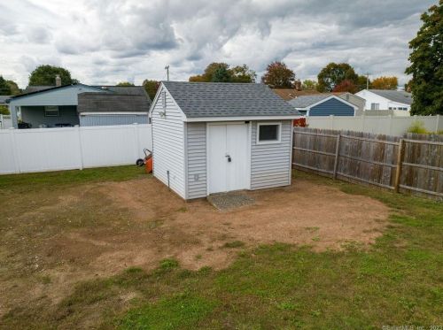 32 Laurel St, Southington CT  06489-1226 exterior