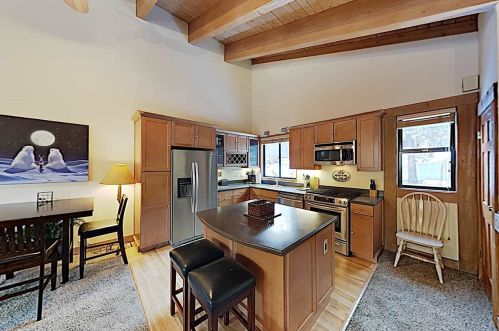 3026 Silver Strike, Truckee CA  96161-4208 exterior