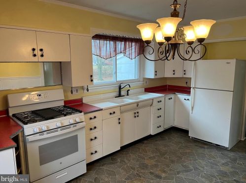 56 Mandl St, Trenton NJ  08619-3604 exterior