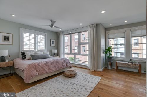 720 4 St, Philadelphia PA 19147-3127 exterior