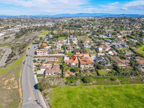 2063 Grandview St, Oceanside CA  92054-5618 exterior