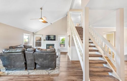 1151 Bradbury Cir, Carol Stream IL  60188-3903 exterior