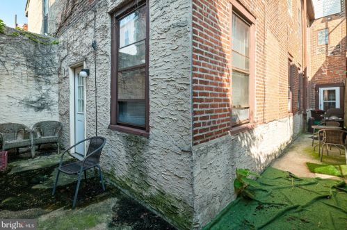 920 4 St, Philadelphia PA 19147-4104 exterior