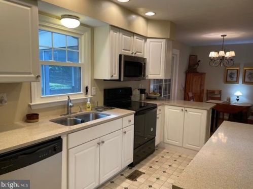 300 Ashley Dr, Shepherdstown WV  25443-4612 exterior