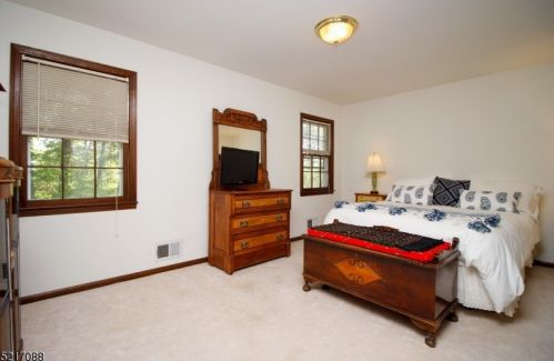 7 Wooded Hl Ln, Dover NJ  07869-3821 exterior