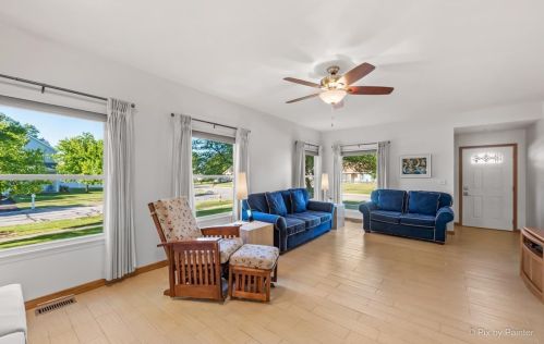 1168 Chalet Dr, Carol Stream IL  60188-3972 exterior