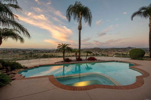 31402 Lake Vista Cir, Bonsall, CA 92003-5307