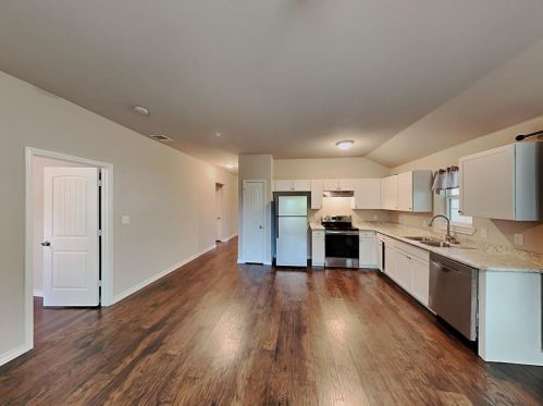 945 Powell Ave, Fort Worth TX  76104-6523 exterior