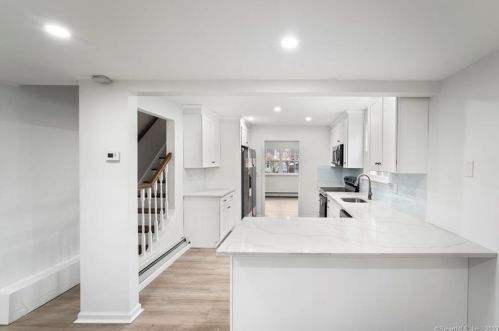 27 Hawthorne Dr, Norwalk CT  06851-4113 exterior
