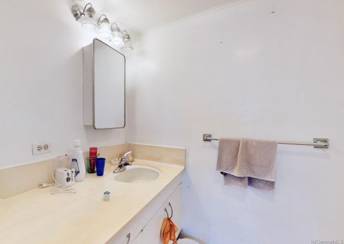 2533 Ala Wai Blvd, Honolulu HI  96815-3437 exterior