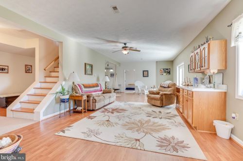 1942 Fairview Dr, Berkeley Springs WV  25411-3219 exterior