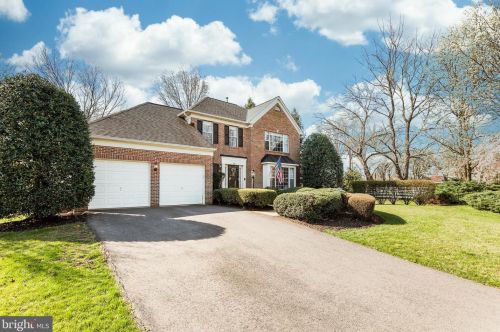 201 Ashton Dr, Leesburg, VA 20175-2528