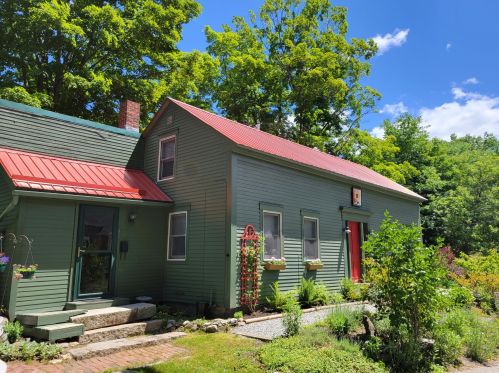 18 Walker St, Bridgton, ME 04009-1121