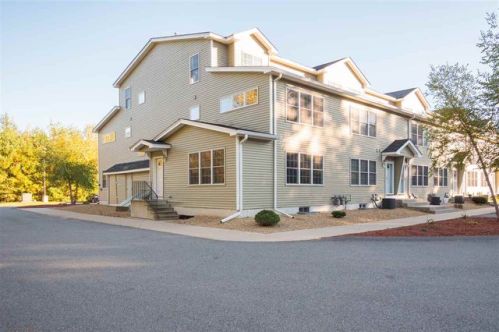 2 Steeple Chase Rd, Hampstead, NH 03841-5201