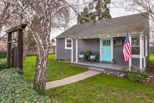 2381 Durham St, Durham, CA 95938-9422