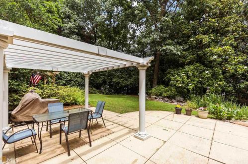 250 Cameron Ridge Dr, Atlanta GA  30328-4709 exterior