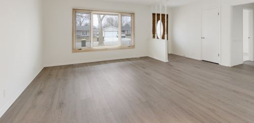 72 Kendal Rd, Elk Grove Vlg, IL 60007-3939