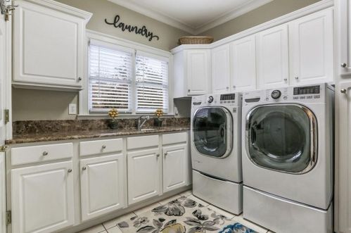 2169 Cumberland Dr, Smyrna GA  30080-4601 exterior