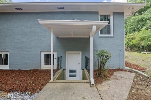 3824 Adamsville Dr, Atlanta GA  30331-3709 exterior