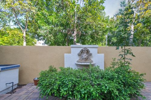 2 Altezza, Irvine CA  92606-8909 exterior