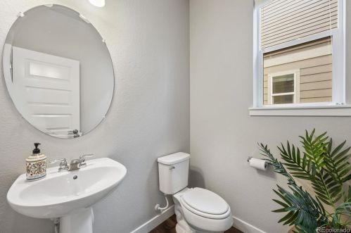 2418 Troy Ct, Aurora CO 80011-6641 exterior