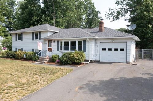 70 Elizabeth St, Wapping, CT 06074-3411