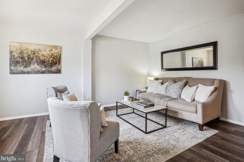 8675 Hickory Ridge Ct, Springfield VA  22153-3703 exterior