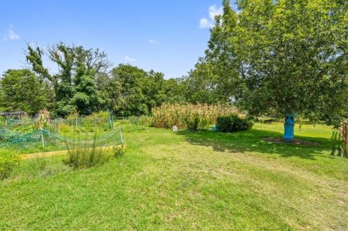 5204 Creekline Dr, Austin TX  78745-2227 exterior