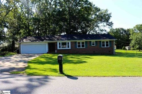 201 Earl Dr, Lyman, SC 29365-1202