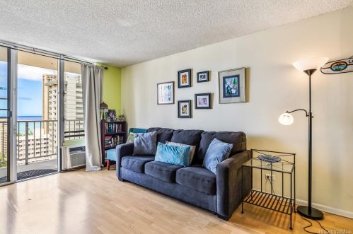 2452 Tusitala St, Honolulu HI  96815-3154 exterior